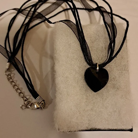 Total Eclipse Crystal Heart Necklace - Picture 4 of 5
